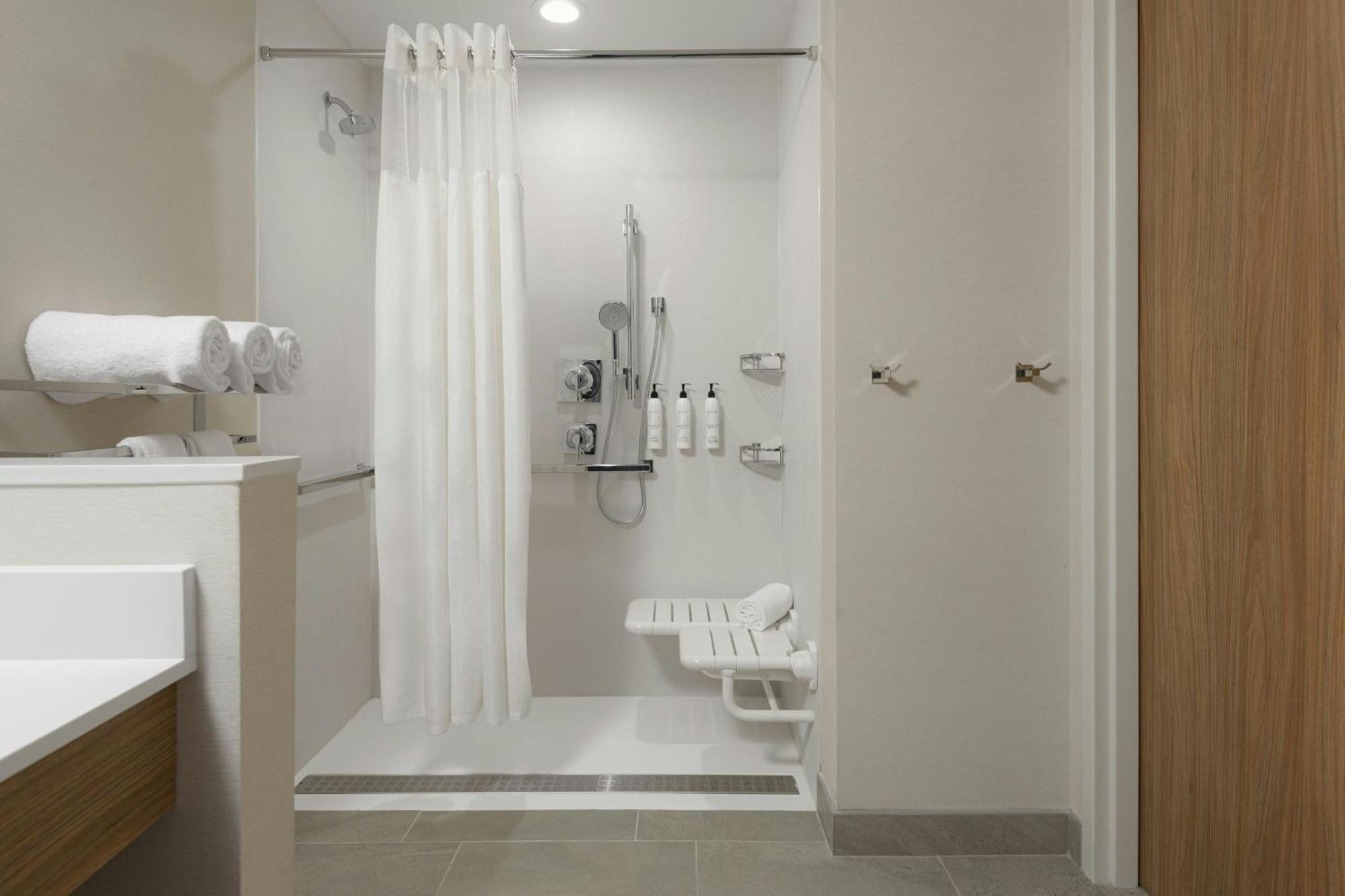 Fairfield By Marriott Inn & Suites Cincinnati Oakley ภายนอก รูปภาพ